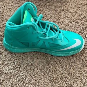 Mint green lebrons sz2
